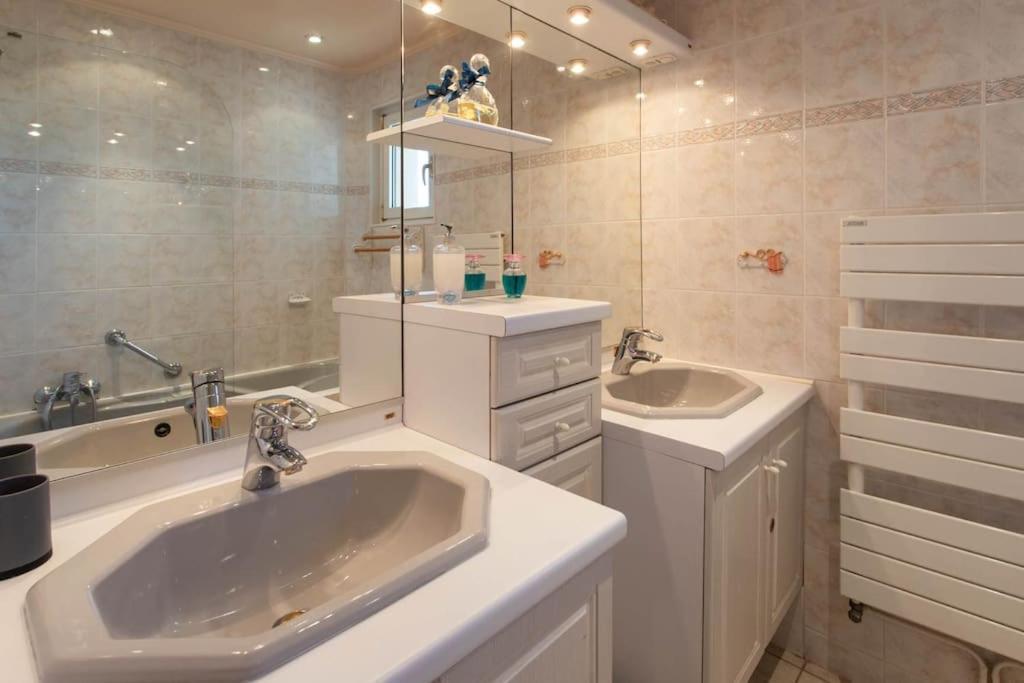 Апартаменты A6- 2 Bdr Incredible Sea View - Ac, Garage & Terrace Антиб Экстерьер фото